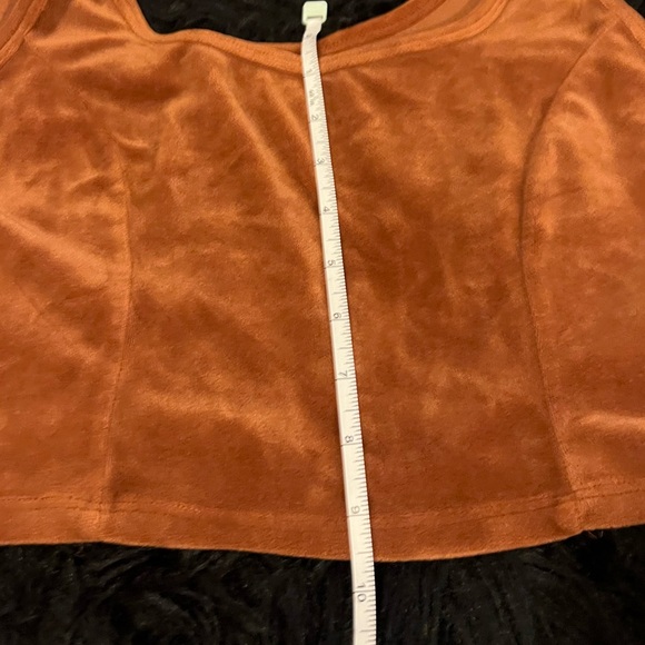 Soft Cropped Tank Top! - Picture 9 of 13